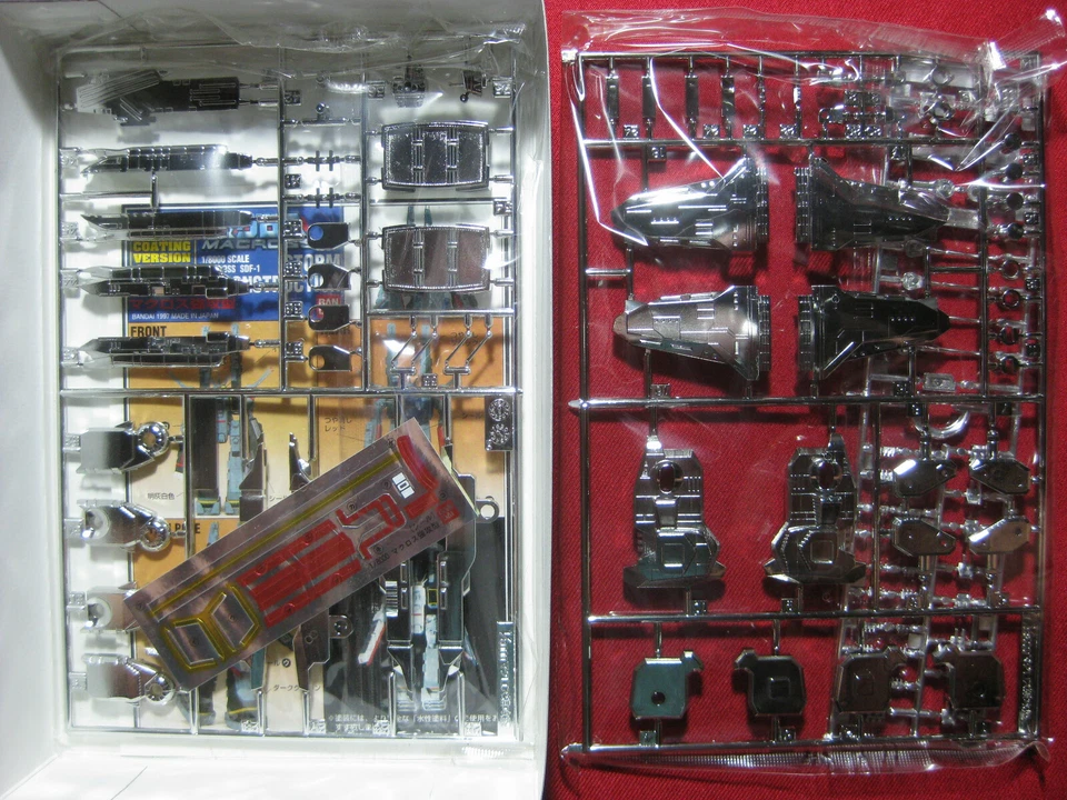 Macross SDF1 Storm Attacker-Construction 1/8000 Bandai Figure Model Kit Robotech - Image 3 of 4