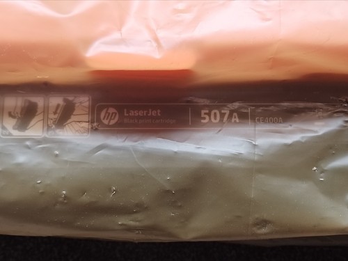 ORIGINAL HP 507A SCHWARZ CE400A, TONERKARTUSCHE. NEU & VERSIEGELTE TÜTE ABER BESCHÄDIGT