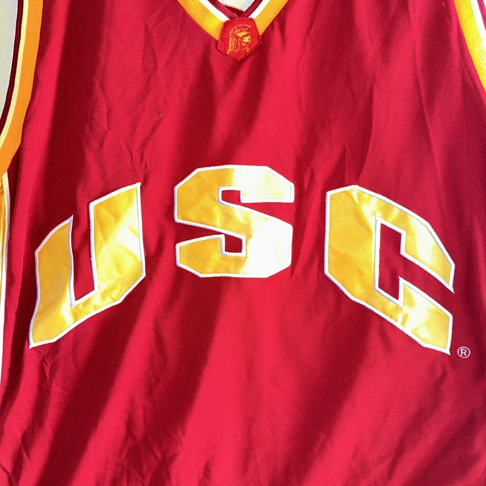 Camiseta deportiva de baloncesto usada en excelente estado USC Trojans #22 Coliseo para hombre XXL Cardinal dorada vintage Foto 4 de 4