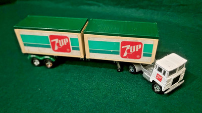 Vintage 1973 Matchbox Super Kings K-17 Scammell 7 UP Container Truck
