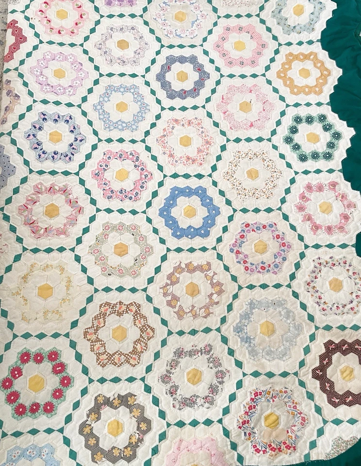 Vintage 1930s Hand pieced Feed sack Grandmother’s Garden Quilt - Image 3 of 4