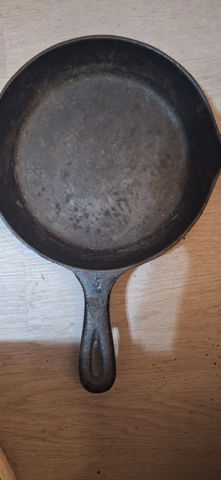 Martin No. 5 Cast Iron Skillet, Stylized Hamburger Logo Circa 1920-1950
