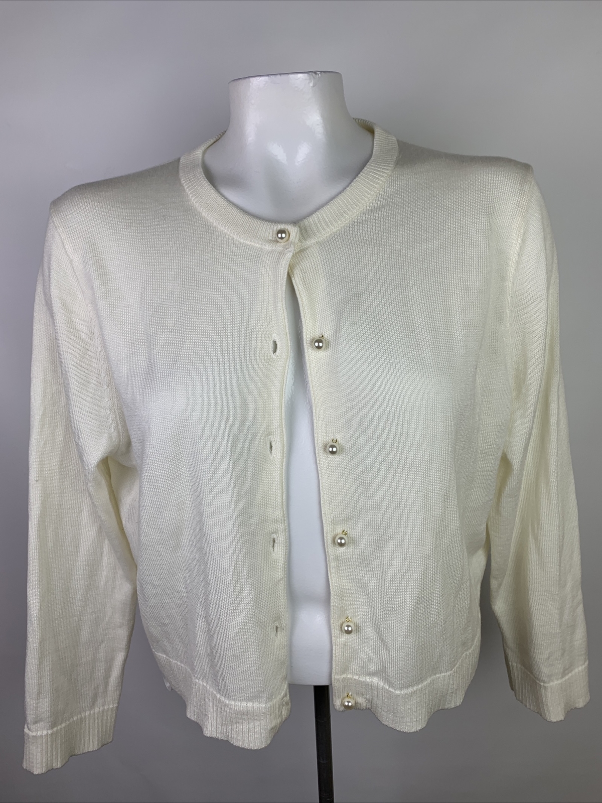 KARL LAGERFELD PARIS White Sz M Button 