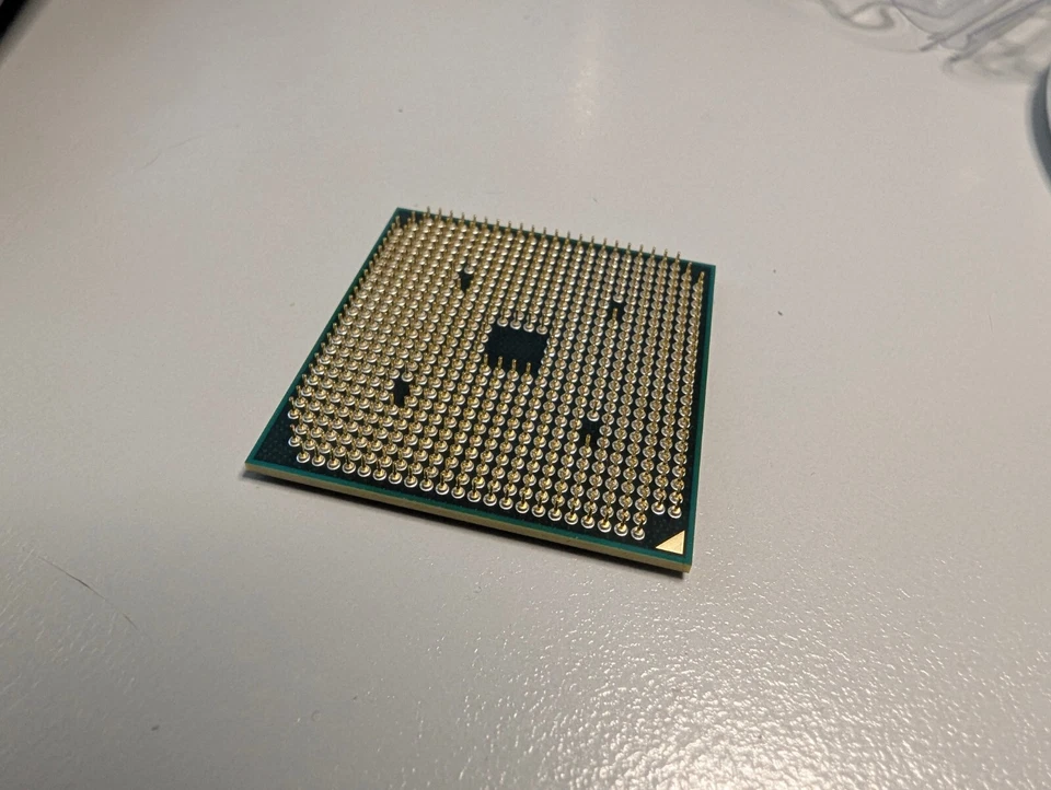 CPU AMD ATHLON II P340 AMP340SGR22GM 2.20GHZ SOCKET S1 (2204N) - Immagine 4 di 4