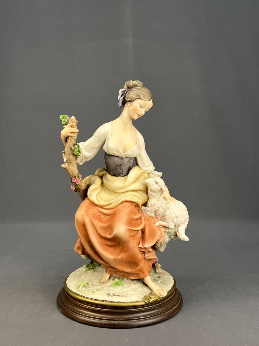 Giuseppe Armani Capodimonte 1982 Shepherdess with Sheep 13