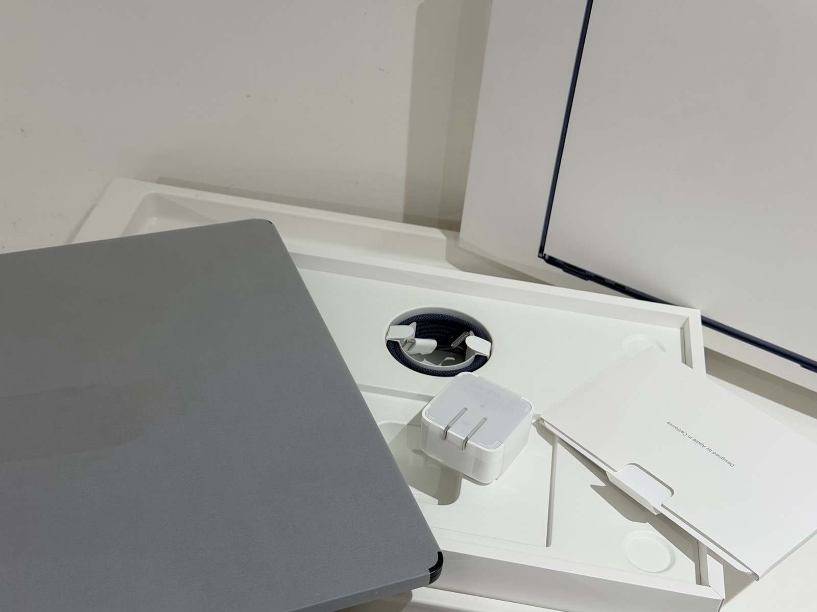 Apple MacBook Air 2022 13" M2 8-Core 8-Core GPU SSD 1TB Ram 16GB Valid AppleCare
