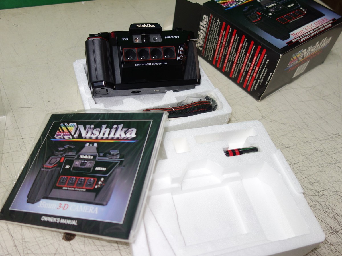 【未使用品】Nishika N8000 35mm 3-D カメラとストロボセット Nishika 3D N8000 Stereo 35mm Film Camera + Case