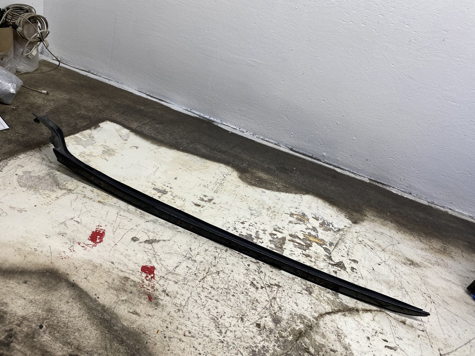 2010-2020 BENTLEY MULSANNE FRONT LEFT WINDSHIELD A PILLAR BODY TRIM DRIP SEAL