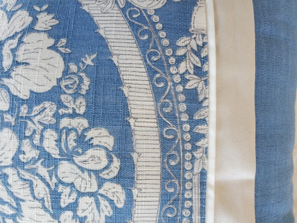 Almohadas edredón Croscill King azul y crema usadas COLONIALES Foto 2 de 4