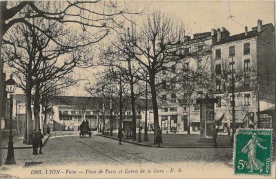 CPA - LYON-VAISE - Place de Paris und Eingang zum Bahnhof.