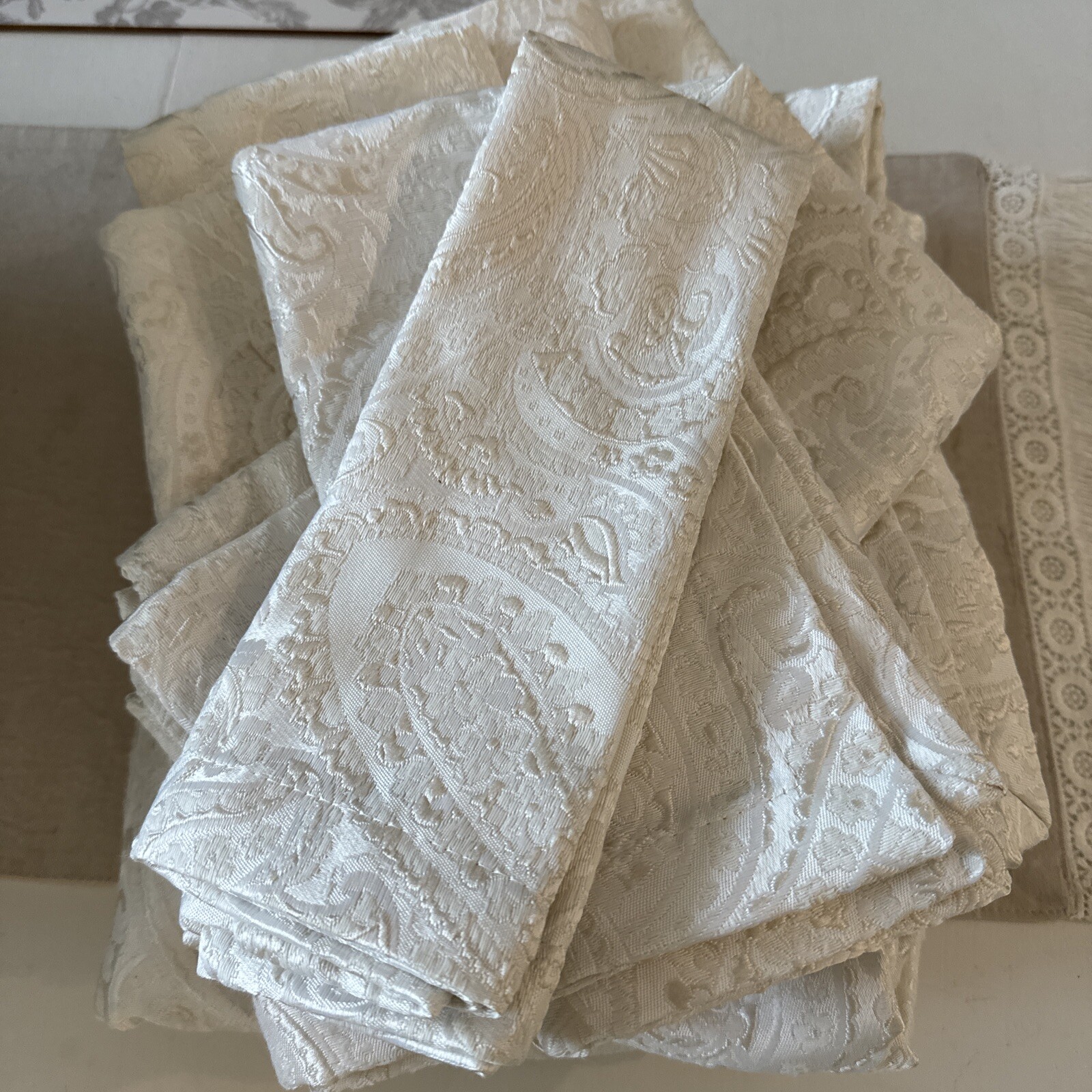 WATERFORD TABLECLOTH 70 x 104 LUXURY JACQUARD IVORY PAISLEY With 8