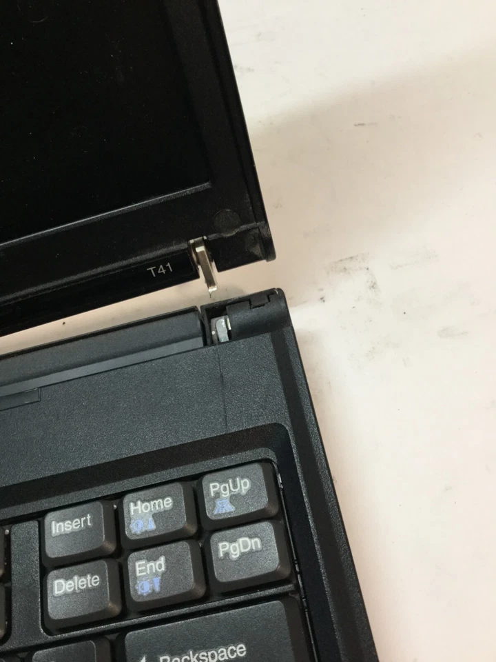 IBM Thinkpad T41 14" Laptop Intel Pentium M -BOOTS/BROKEN HINGE *READ*- MZ - Image 2 of 4