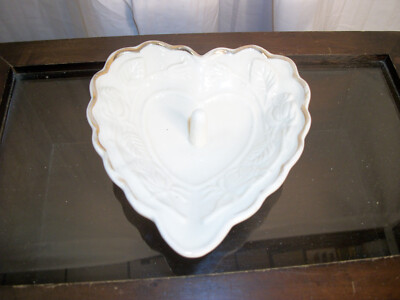Ruffled Heart Shaped Ceramic with Gold Trim Ring Holder Trinket 5  Wide