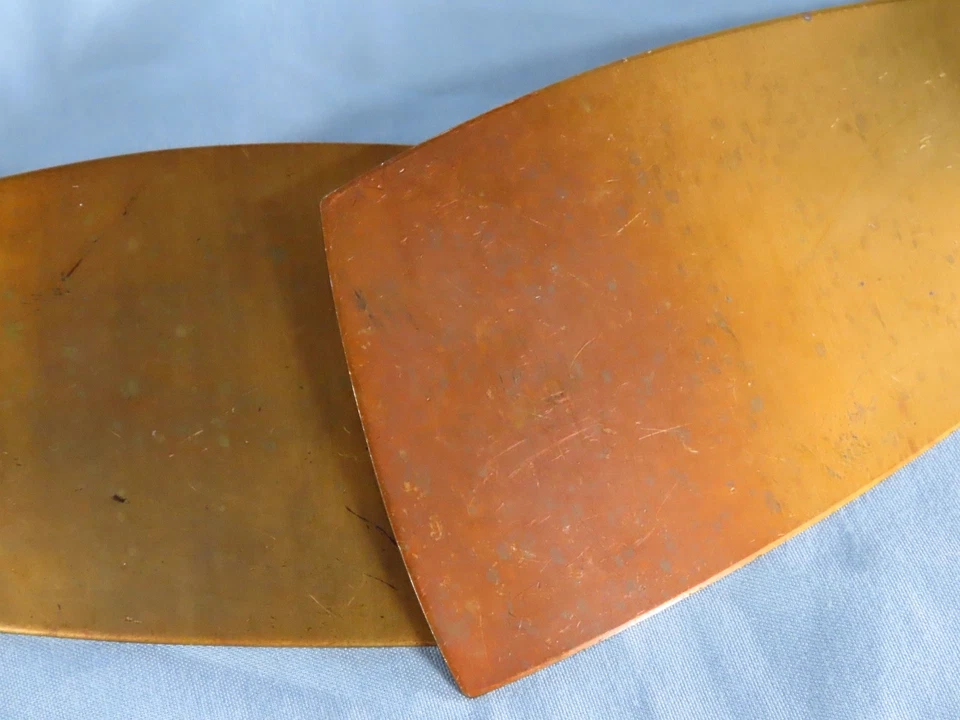 CINTO VINTAGE DÉCADA DE 1970 bege corda elástica couro latão martelado ombre fivela frontal em V P - Imagem 4 de 4