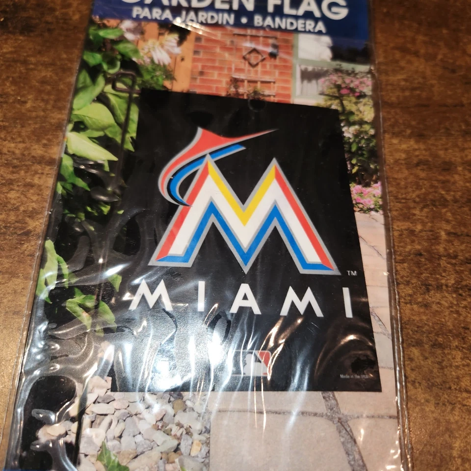 NEW MLB Wincraft 11" x 15" Miami Marlins Garden Flag - Image 2 of 4