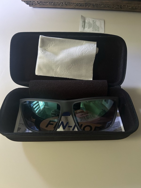 Fin-Nor Circle Hook CIR 022 GMCG Gray/Green Mirrored Glass Wrap Sunglasses