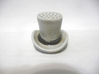 THIMBLE VINTAGE PORCELAIN SCHMID '79 "BONNET COLLECTION" THE TOP HAT