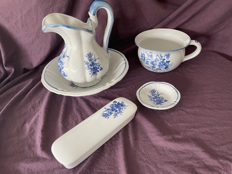 Beautiful Replica 5 Piece Delft Blue/ White Wash Stand Set