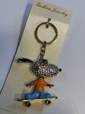 SNOOPY HUND DOPPEL SCHLÜSSELANHÄNGER TASCHENANHÄNGER MIT SCHMUCKSTEINEN & EMAILLE