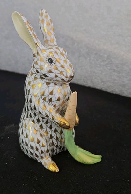 HEREND Garden Bunny 2005 Guild Figurine Gold Fishnet
