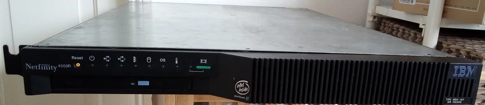 IBM Netfinity 4000R 8653-45Y PIII 700MHz 1U RACK+ SWITCH ZYXEL GRÁTIS/NETGEAR VENDA - Imagem 4 de 4