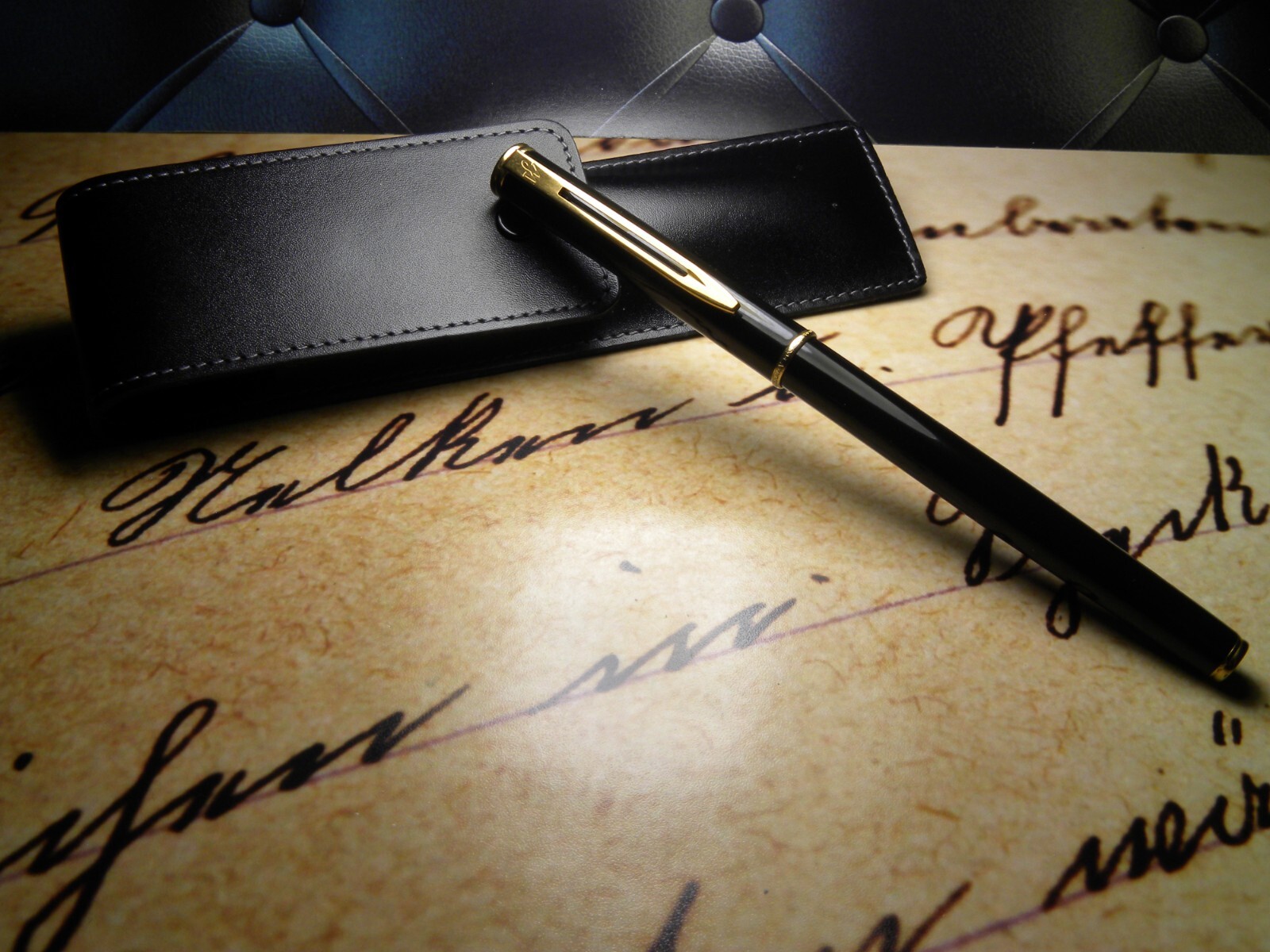 Vintage "Waterman Executive" Fountain PenBlack Laquer18K Gold Nib