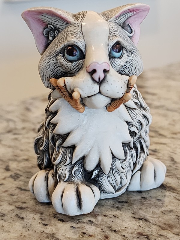 Harmony Kingdom A Bird in the Hand Cat With Bird in Mouth UK Made Box Figurine