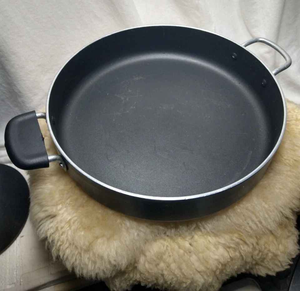 VOLLRATH SAUTEE PAN 11" PROFFESSIONAL COMMERCIAL GRADE HEAVY GUAGE COOKWARE USA - Image 2 of 4