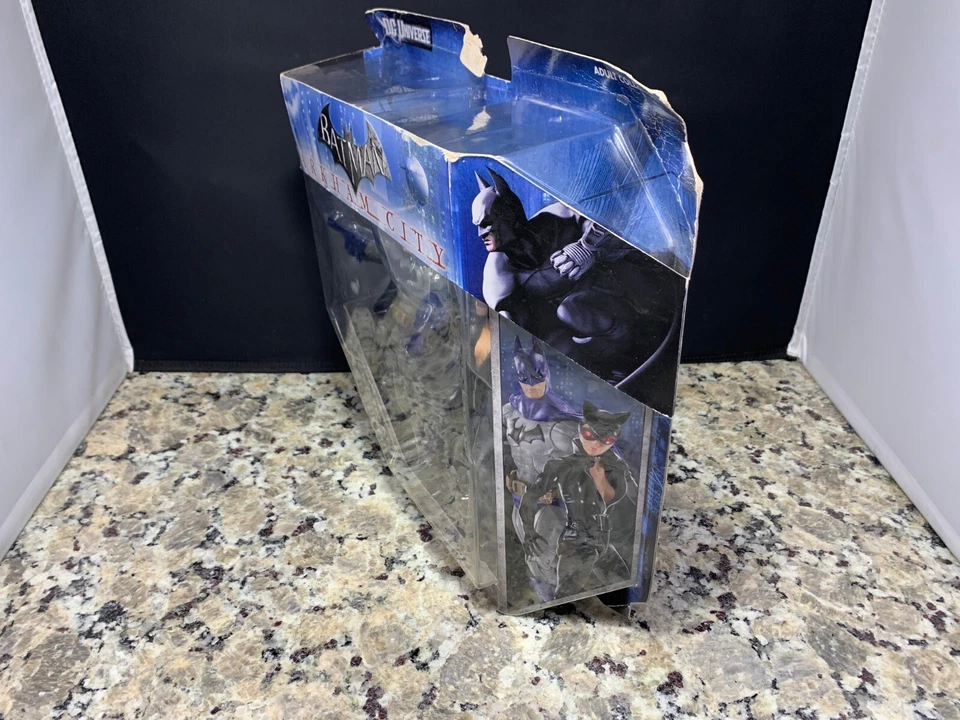 Arkham City Legacy Edition Batman and Catwoman Set - Image 3 of 4