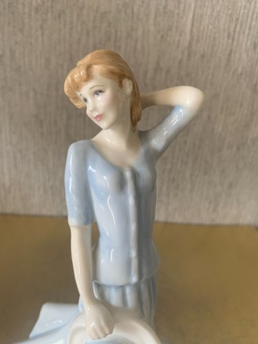 ROYAL DOULTON CHINA LADY FIGURE DOLL KATIE MODEL No HN 4323 PERFECT (a) - Picture 6 of 6