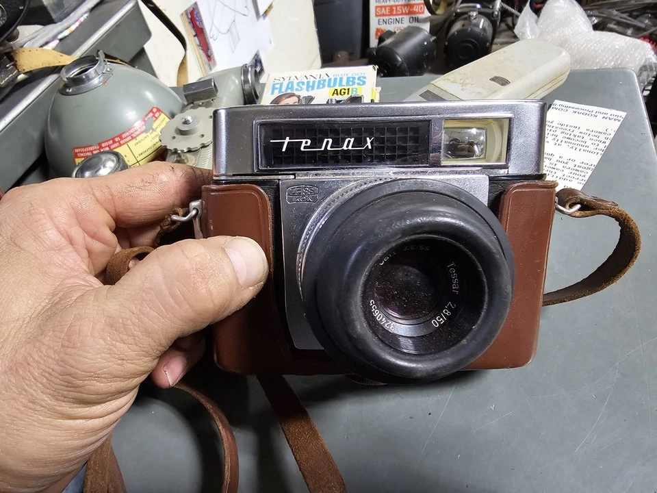 Cámara Tenax Zeiss Ikon de colección con lente Carl Zeiss 50MM F2.8 flash estuche bombillas Foto 2 de 4