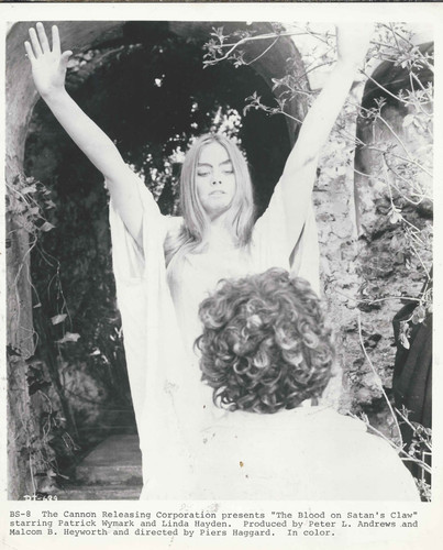 LINDA HAYDEN BLOOD ON SATANS CLAW   10X8 VINTAGE PHOTO N3