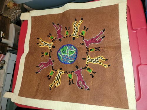 Colgante de pared africano vintage de fieltro bordado  - Imagen 2 de 8