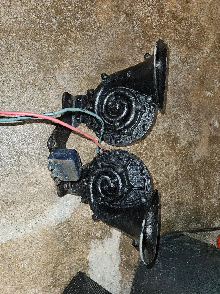 Oldsmobile F-37 1937 bocinas - funcionando Foto 3 de 4