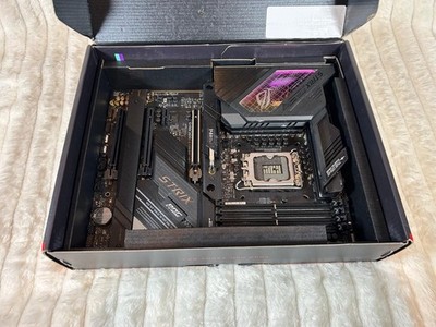 ASUS ROG Strix Z690-E Gaming WiFi ATX LGA1700 Motherboard Excellent Condition