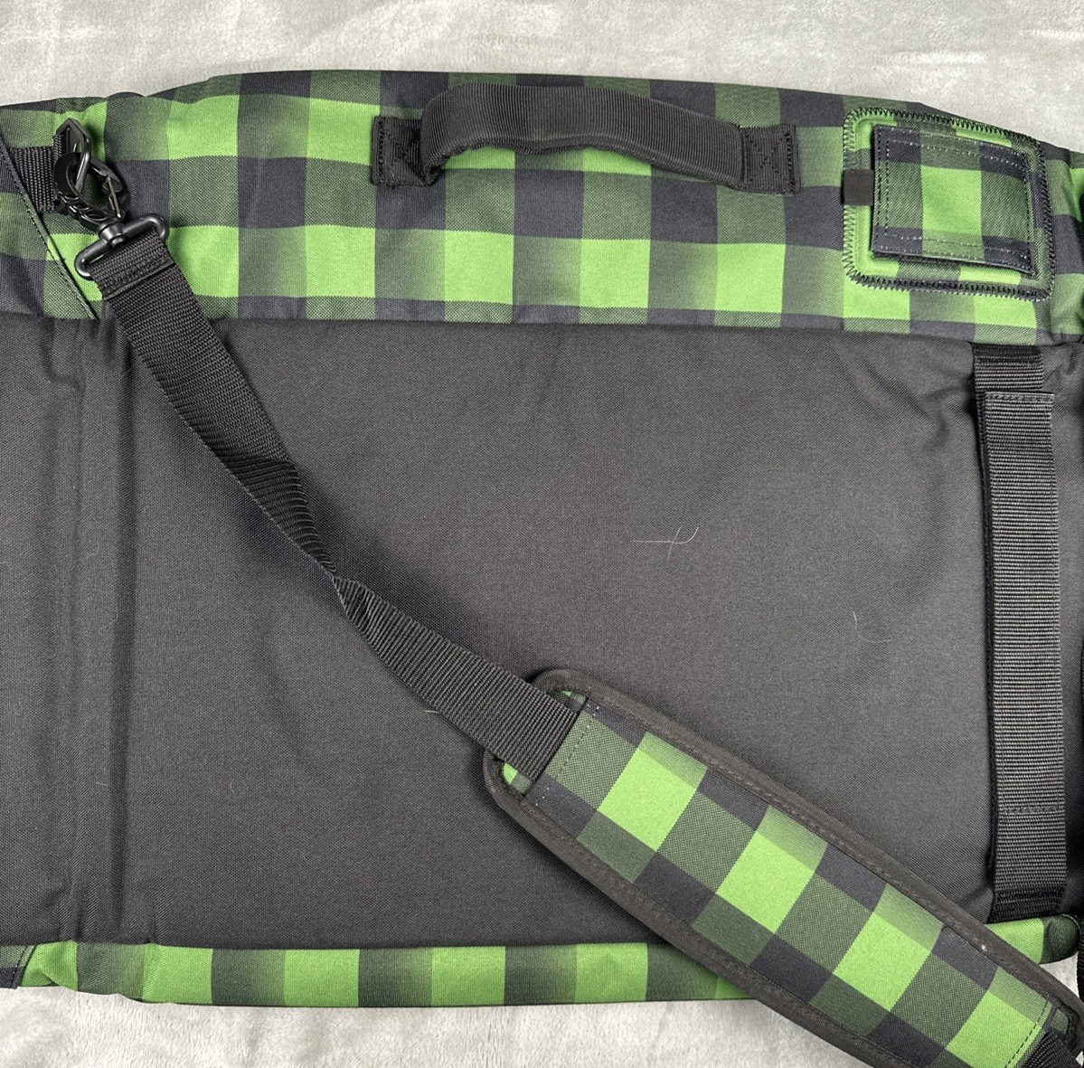 Burton 146 Snowboard Gig Travel Bag Green + Black Plaid Waterproof