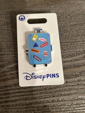 MALETA MICKEY MOUSE PARQUES DISNEY BISAGRAS WORLD TRAVELER 2024 EDICIÓN ABIERTA PIN