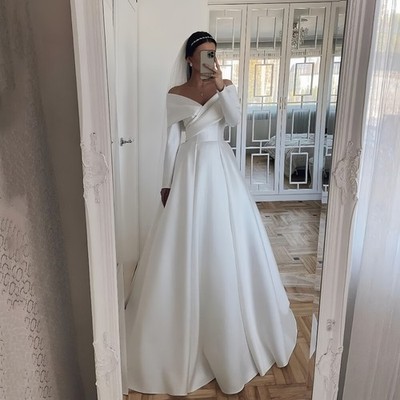 elegant wedding dress 2025 Starlet Wiggle Dress in Burgundy Velvet