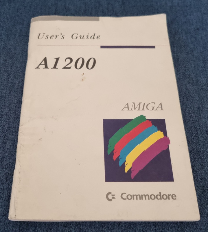 Commodore Amiga A1200 User's Guide Book Manual