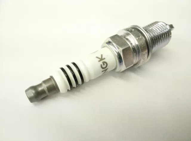Bujía para Volkswagen Beetle Golf Jetta 1998-2001 (N/P 101-000-033-AA)