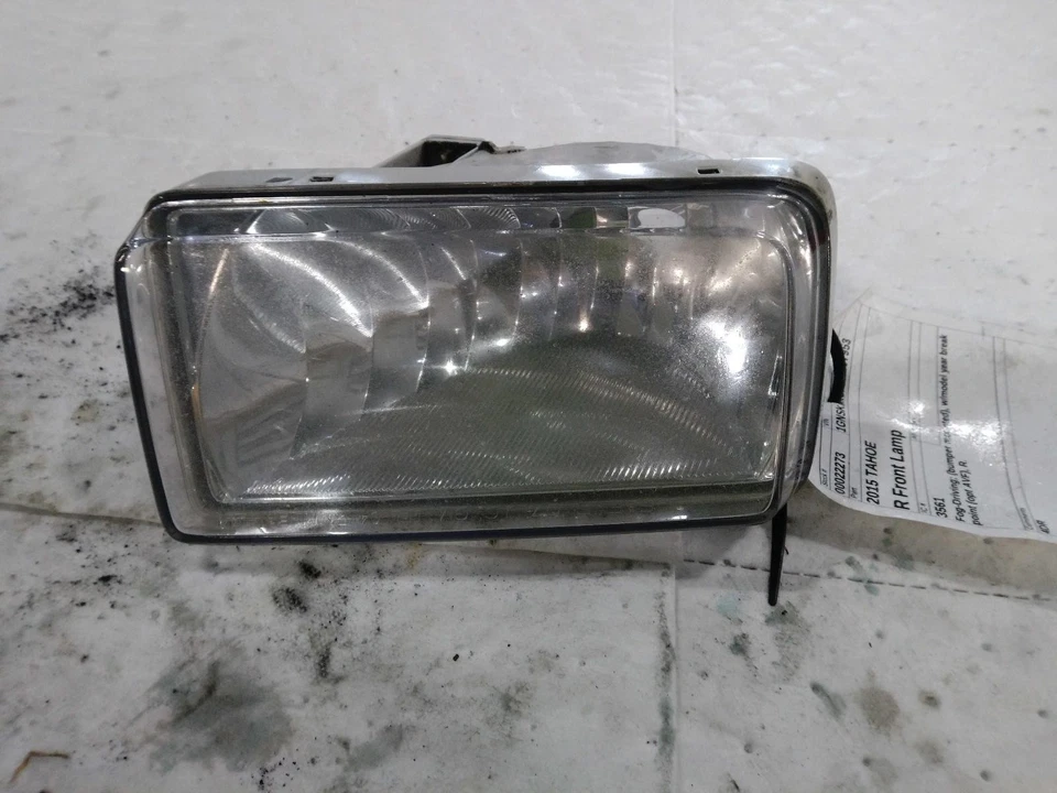 2015 Chevrolet Tahoe Right Fog Light Assembly White OEM 170036 Used 75K Miles Foto 2 de 4