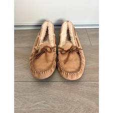 UGG Dakota Women's Size 11 Moccasin Slippers Chestnut Suede Sheepskin Lined Tan
