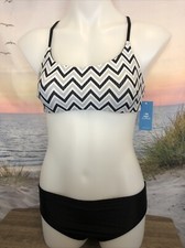 NWT Cupshe Woman  s Two Piece Bikini Size XS Black White Zig Zag