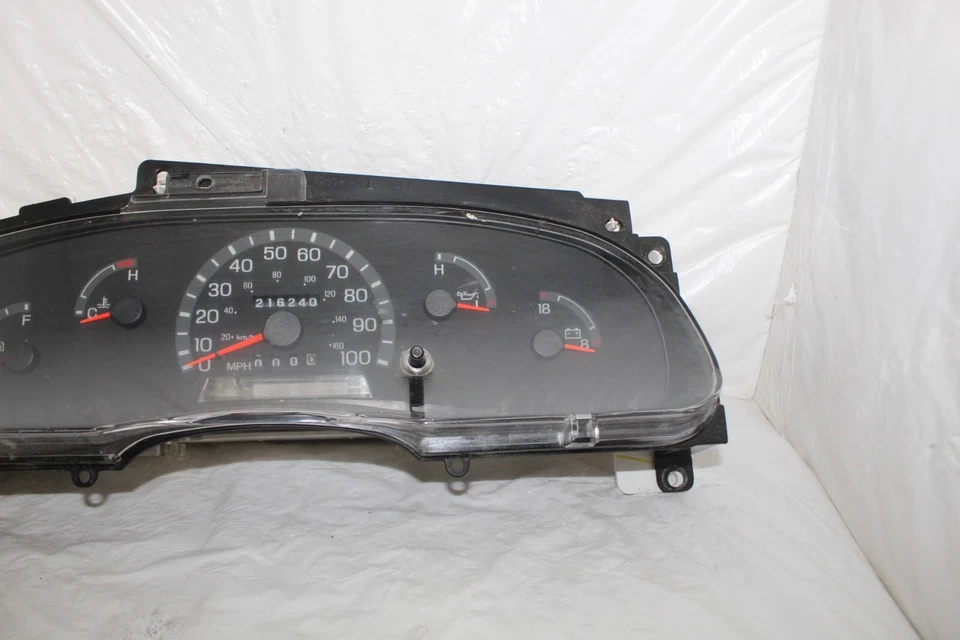 Cuadro de instrumentos velocímetro 99 medidores Ford E250/E350/E450SD 216.240 millas Foto 4 de 4