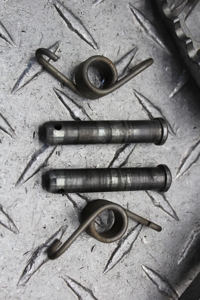 KTM 525 EXC 2005 PEDAL DE FRENO DERECHO/PEDAL DE CAMBIO Y ESTRIBERAS Foto 2 de 4