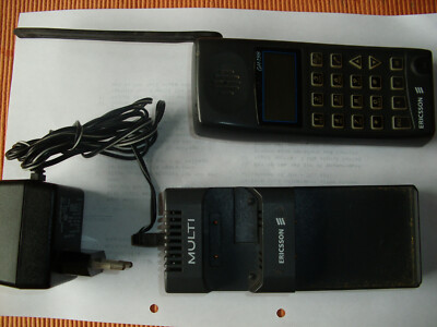 Ericsson Cellphone mit Ladestation 40 Jahre alt Sammelobjekt