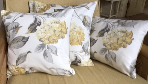 Laura Ashley 16x16in Cushion Cover in Hydrangea with Camomile Back - Picture 5 of 6