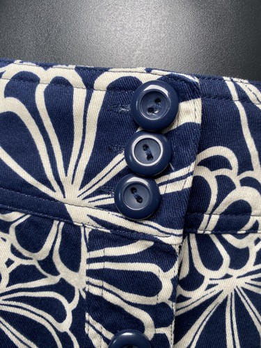 Women’s Skirt Size M BOUTIQUE XXI A-line Side Pockets Navy W/flower Button Front - Picture 5 of 9