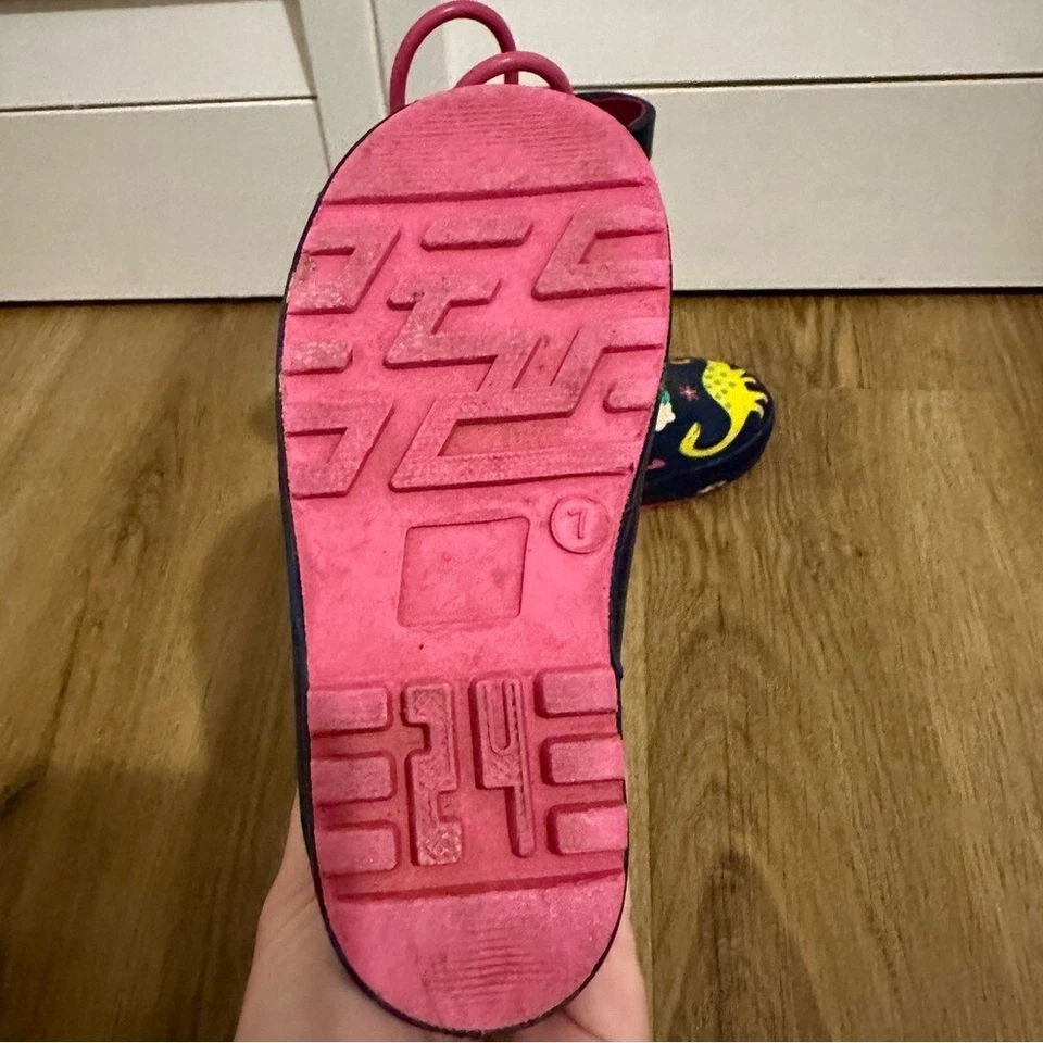 Botas de lluvia y nieve dinosaurio azul y rosa Foto 4 de 4