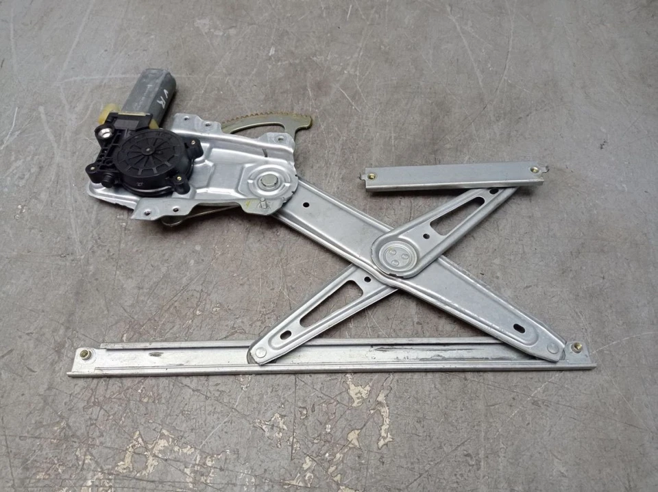 Elevalunas delantero derecho con motor elevalunas TOYOTA YARIS (P1) 013082201 Foto 4 de 4